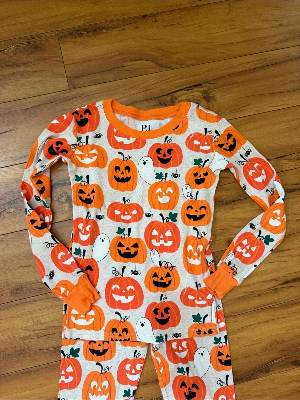 Children’s Place size 8 NEW Kids Pumpkin Pajama Set - Orange glow in dark